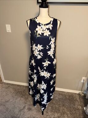 Navy Floral Sleeveless Maxi Dress – vacation ready!
